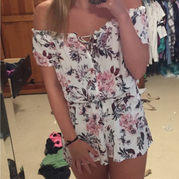 Kendall and Kylie Off the Shoulder Romper Lace Up Size Small from PacSun - Picture 2 of 3